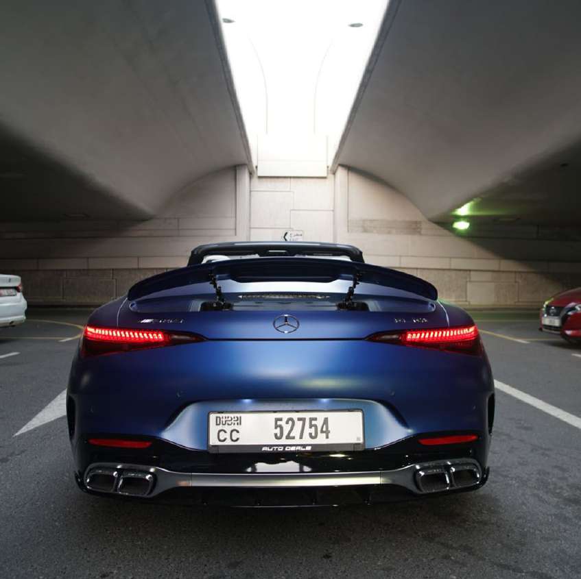 Mercedes-AMG SL 63 Roadster 11